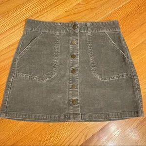 Jolt olive green corduroy button up skirt size 9/29 with pockets